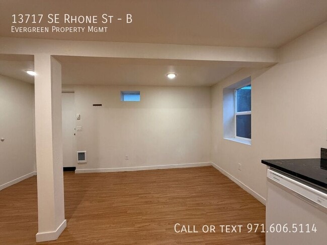 Building Photo - 13717 SE Rhone St