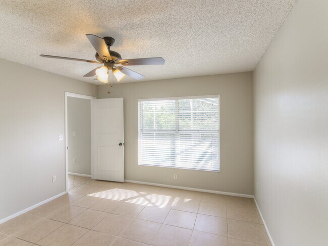 Building Photo - 3071 Bloomsbury Dr