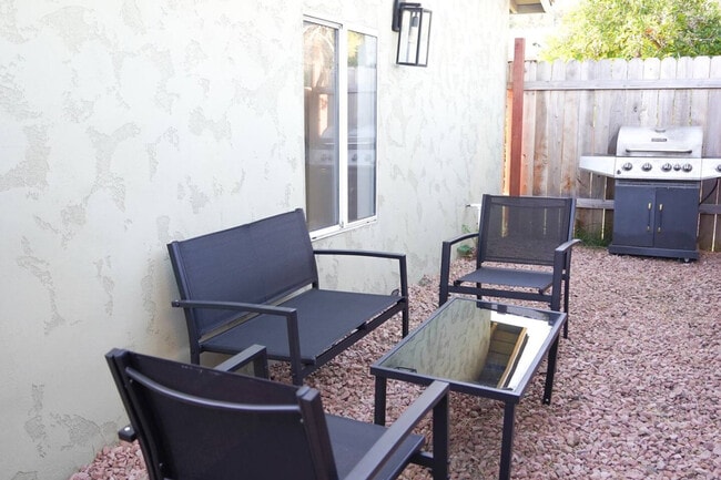 Building Photo - 1078 Cosmo Ave