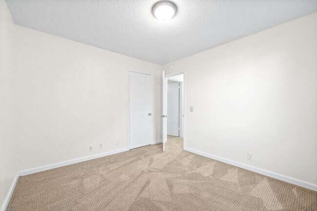Building Photo - 1509 Nichols Dr