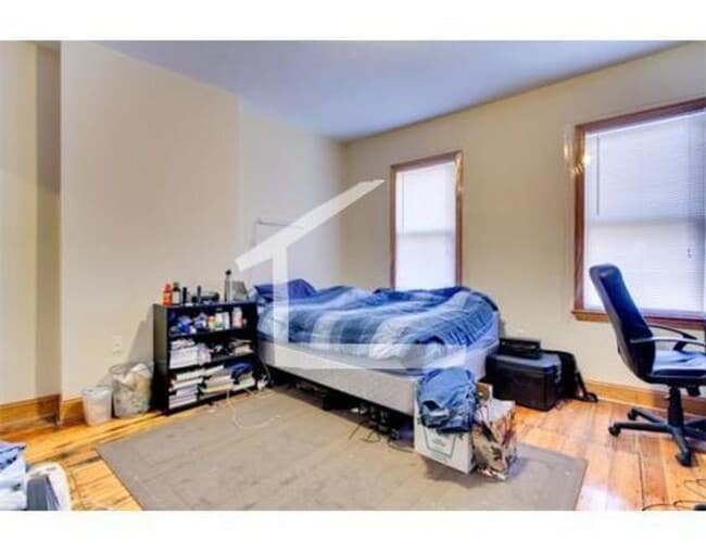 Building Photo - Mission Hill Area. Available September 1. In-Unit Laundry, Central Heat, Deck, Eat-in Kitchen.