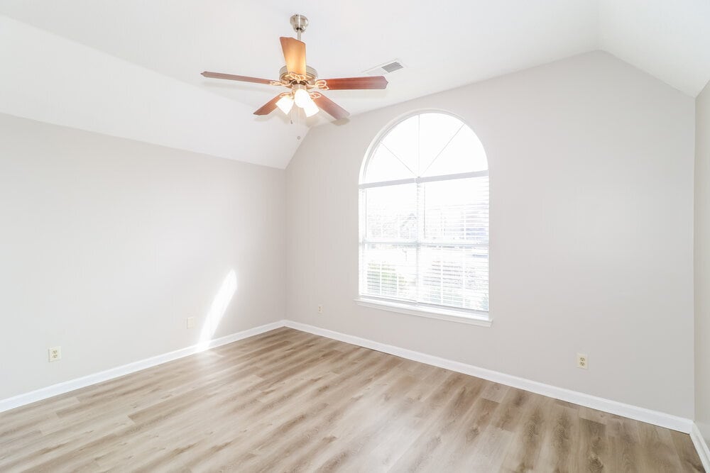 Building Photo - 995 Scofield Dr