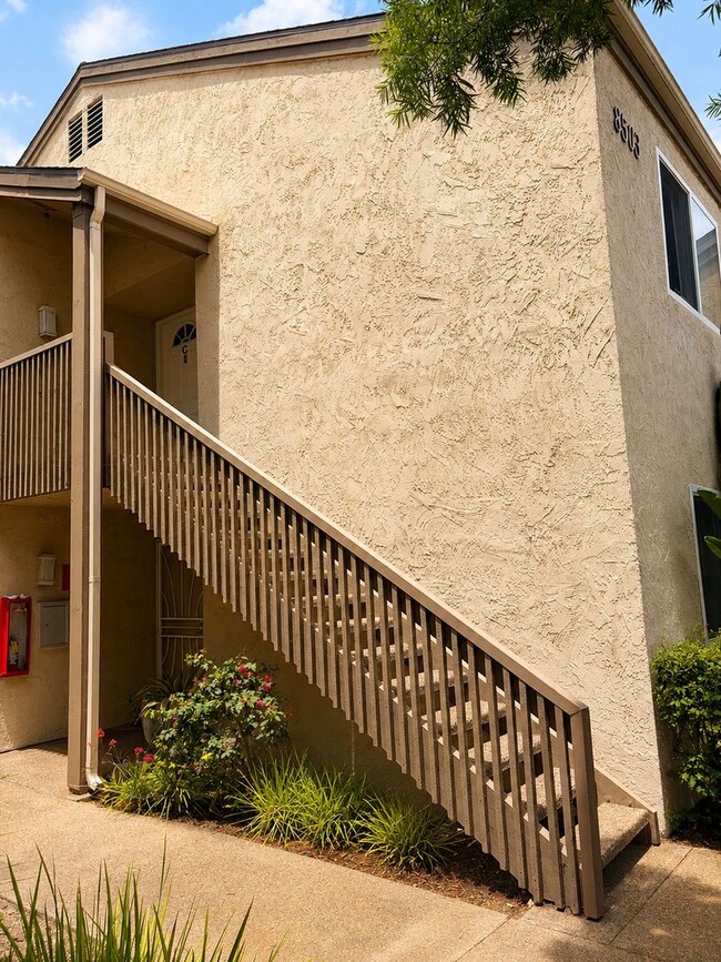 Building Photo - New paint & carpet! 2 bedroom, 2 bath top floor condo in La Jolla!