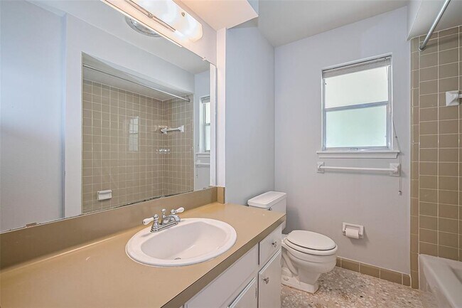 Building Photo - 2530 Bandelier Dr