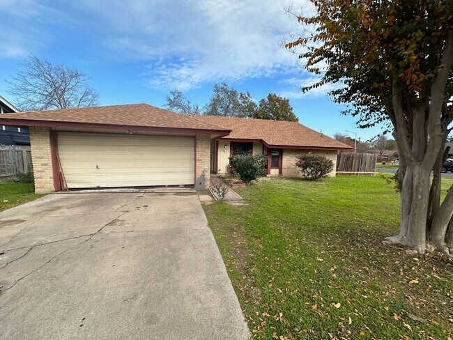 Building Photo - 12101 Scissortail Dr