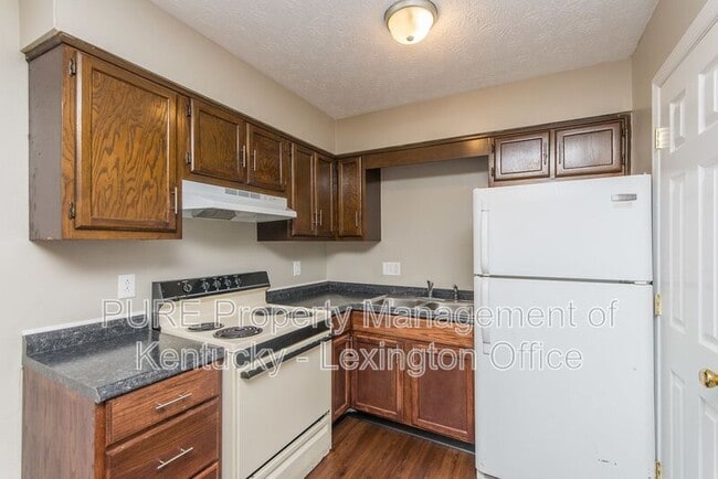 Building Photo - 209 Landings Dr