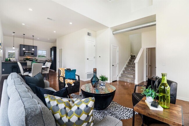 Building Photo - Charming 3-Bedroom Townhome near Lake Tawa...