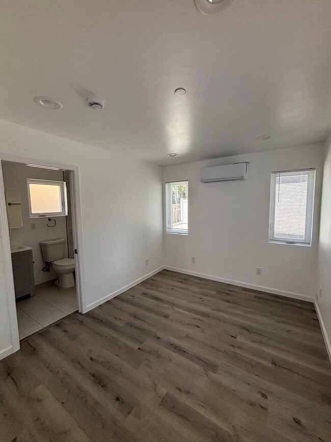 Building Photo - 3 bed 3 bath Home for Rent in San Diego WA...