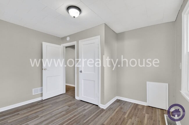 Building Photo - 123 S Masters Ct