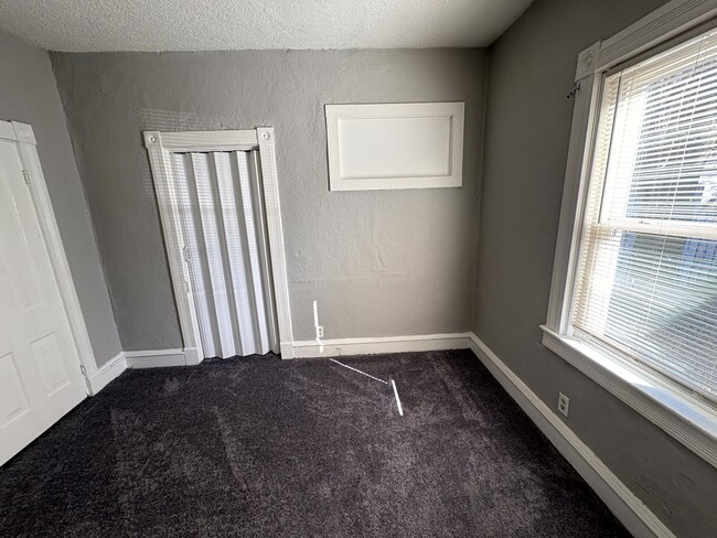 Building Photo - Charming 2 Bedroom Home for Rent & In Grea...