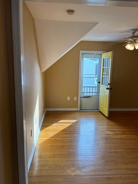 Building Photo - 246 Shaw St