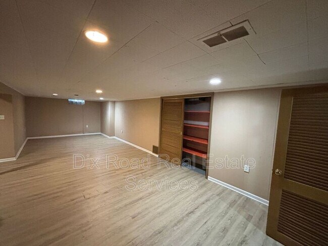 Building Photo - 1113 James Rd