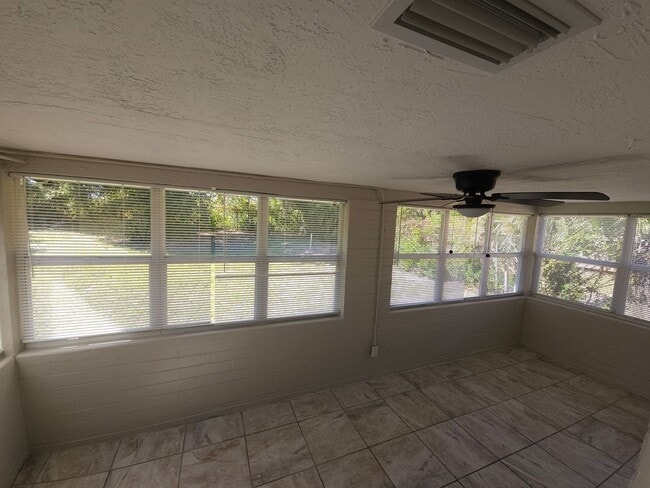 Building Photo - FOR RENT!!! BEAUTIFUL AND SPACIOUS 3 BEDRO...