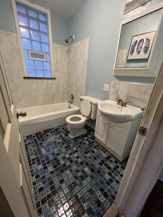 Newly renovated bathroom - 1862 Indianapolis Blvd