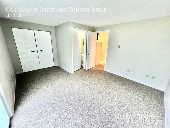 Building Photo - FEW STEPS, No one above or below! Cozy 1-B...