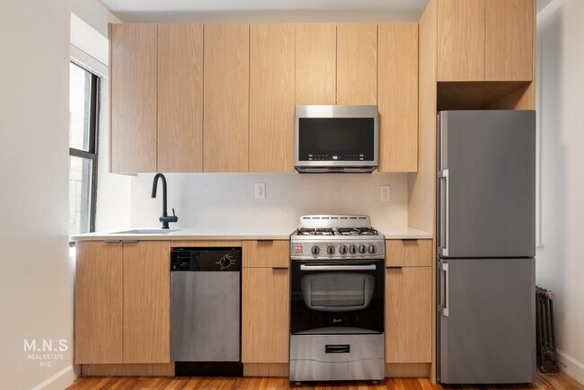 Primary Photo - 104 Eighth Avenue