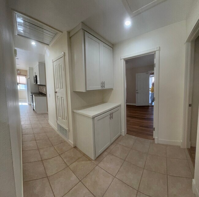 Building Photo - 14852 Rattan St