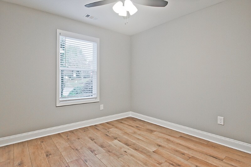 Building Photo - 620 Walnut Woods Dr