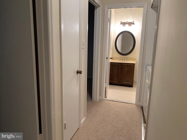 Building Photo - 8200 Aspen Glen Ct