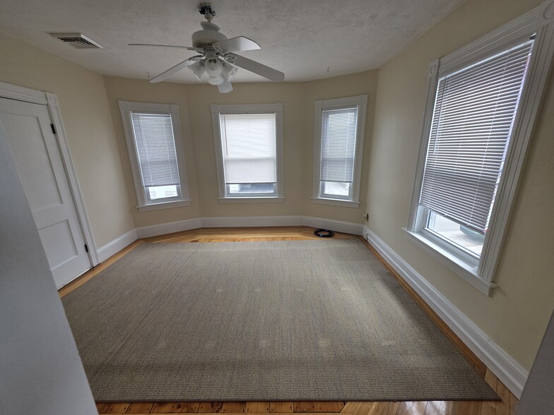 Building Photo - 214 Alsace St