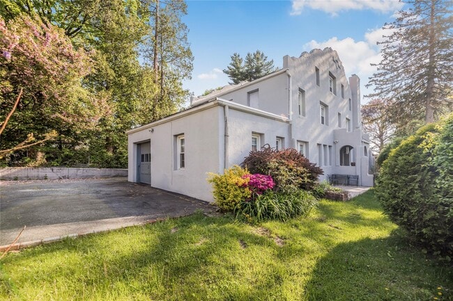 Building Photo - 158 Old Mamaroneck Rd