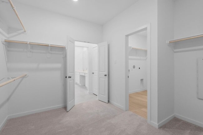 Building Photo - 2716 Pne Blf Dr