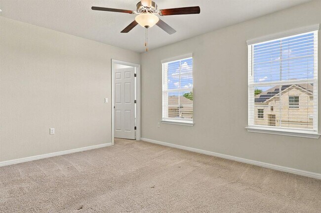 Building Photo - 609 Falkland Trace