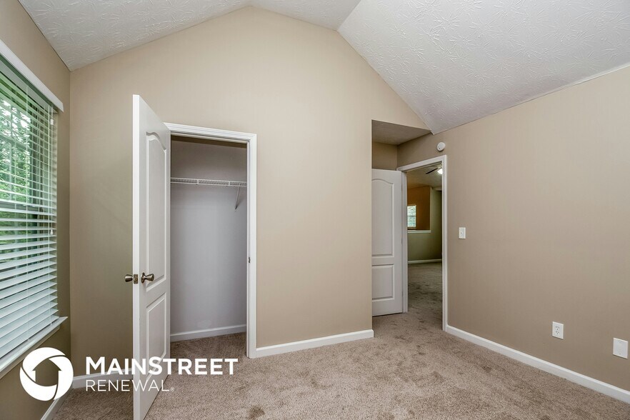Building Photo - 6415 E Meyer Dr