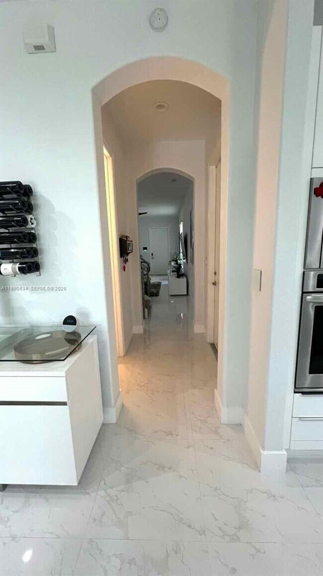 Building Photo - 6923 Julia Gardens Dr