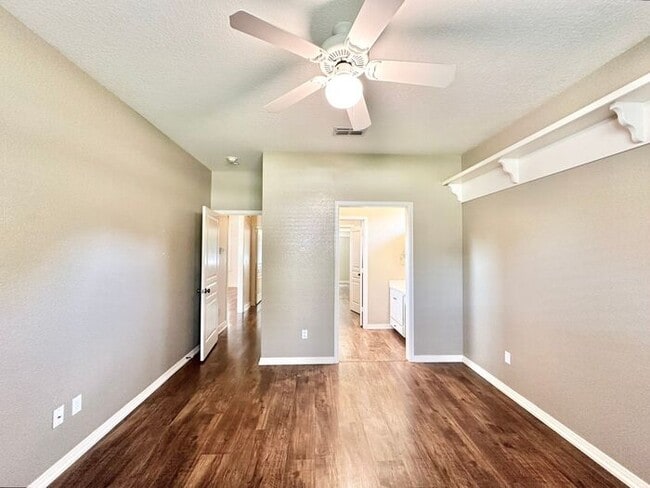 Building Photo - Coming Soon! Show Stopping Home in Flint!