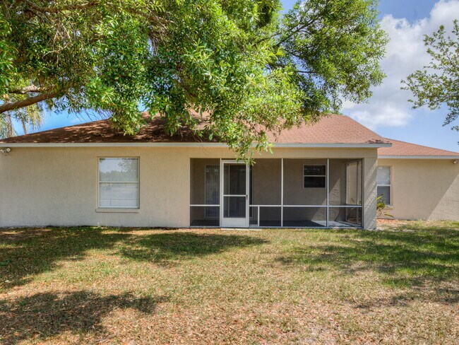 Building Photo - 350 Trade Wind Dr