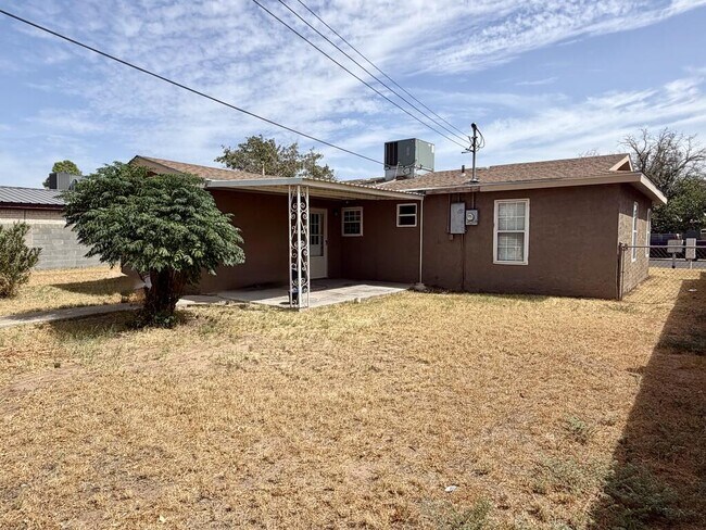 Building Photo - 515 Overton Ave