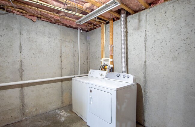 Building Photo - 247 Academy Ln