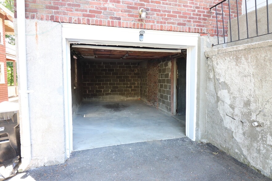 Building Photo - 72 Summit Ave