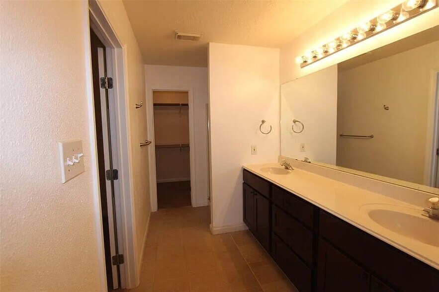 Building Photo - 22715 Bridgewater Dr