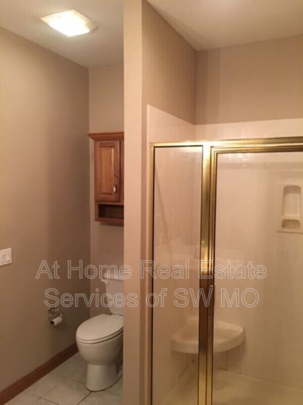 Building Photo - 5587 N 17th St
