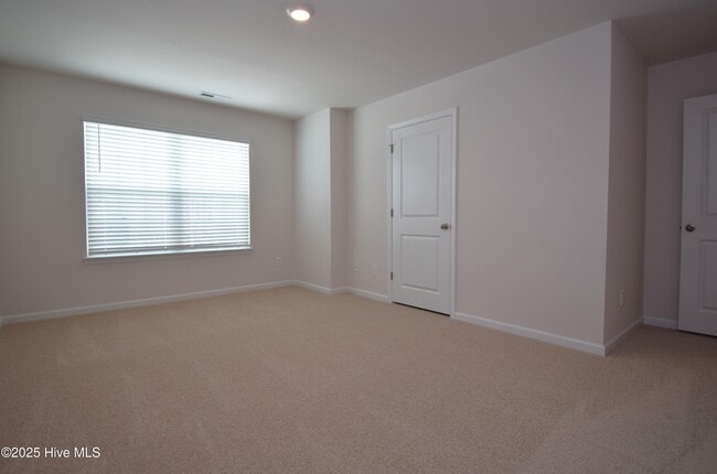 Building Photo - 3605 Sedge Dr