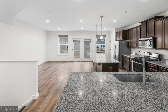 Building Photo - 6202 Davinci St