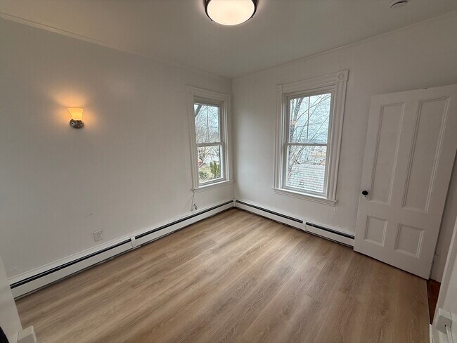 Building Photo - 7 N Green St