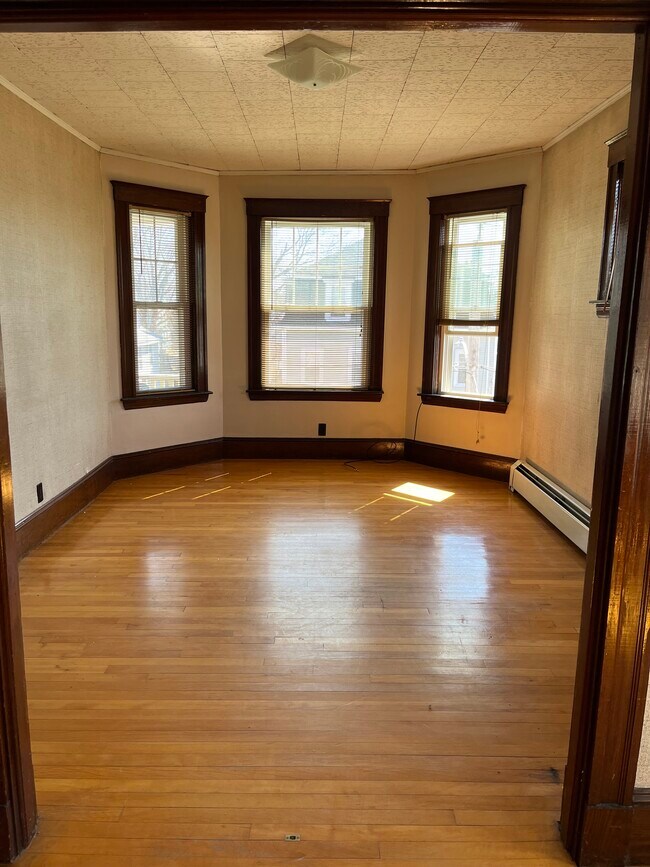 Living room - 30 Fountain St