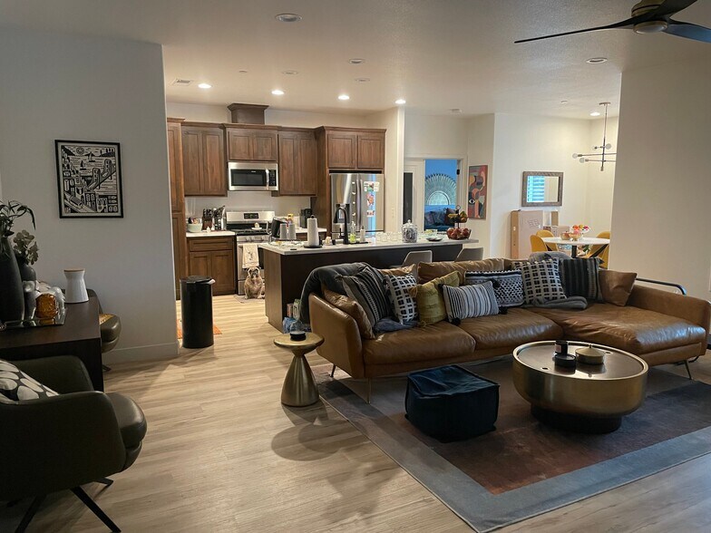 Building Photo - 1833 Dry Creek Ct