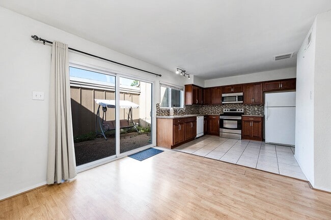 Building Photo - 11609 Village Pl Dr