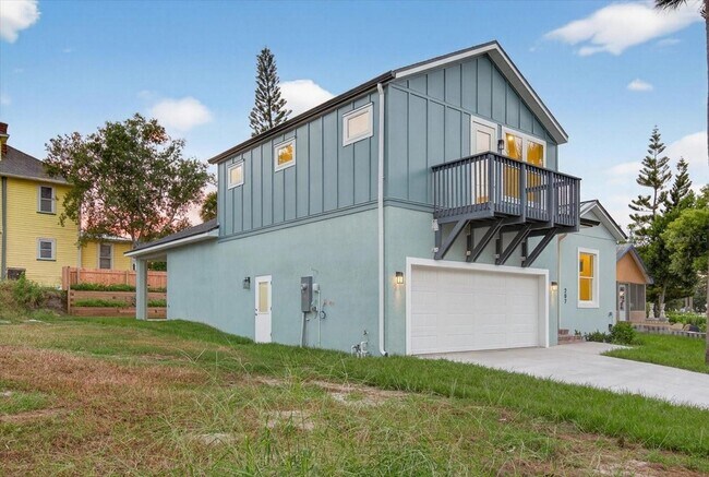 Building Photo - 207 Athens St