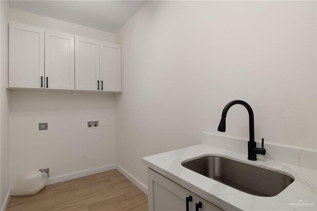 Building Photo - 18 S Peak Dr