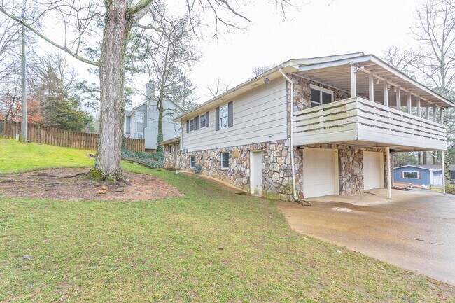 Building Photo - 4 Bedroom Rental in East Brainerd!