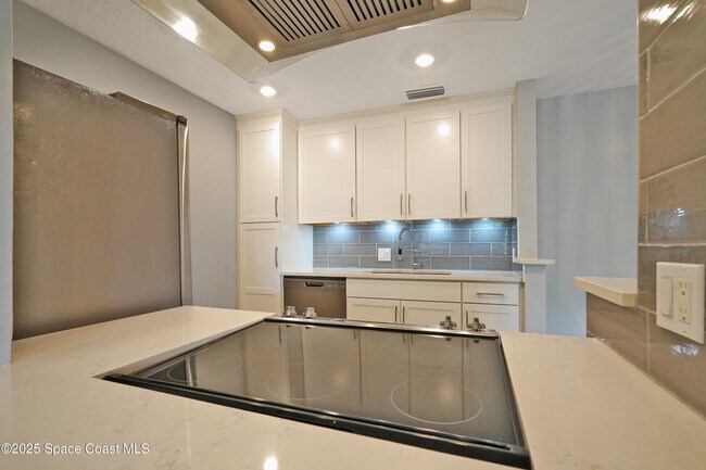Building Photo - 225 S Tropical Trail
