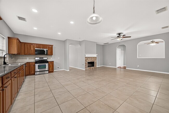 Building Photo - 3223 Legends Creek Dr