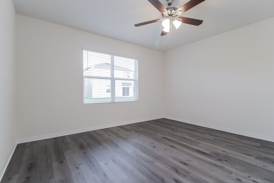 Building Photo - 3914 Angola Ln