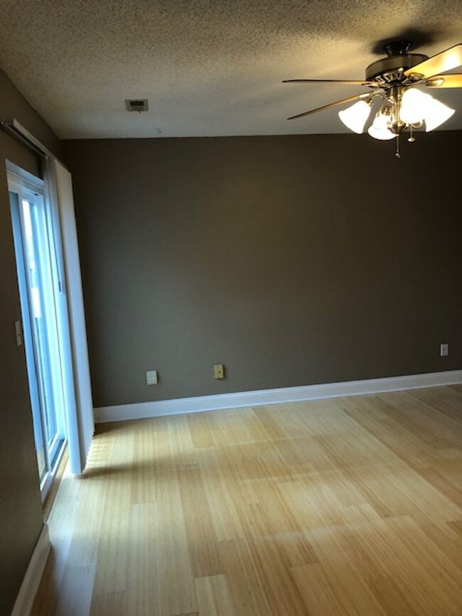 Building Photo - Updated Gunbarrel Condo - AVAIL NOW