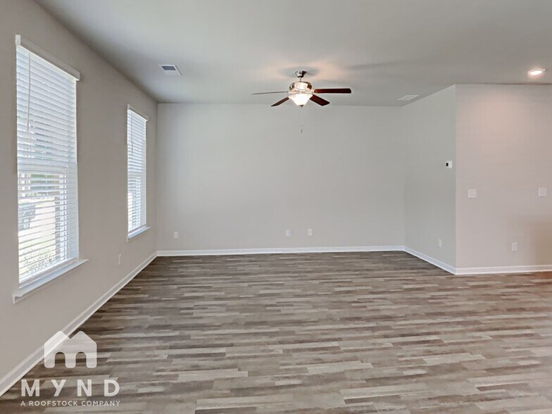 Building Photo - 1306 Sweetbriar Cir